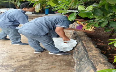 KEGIATAN MEMUNGUT SAMPAH SMA ISTIQAMAH