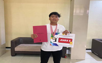 KENNAR JUARA 2 BADMINTON DARI SMA ISTIQAMAH